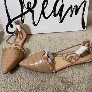 Flats, Size 8 in the color tan